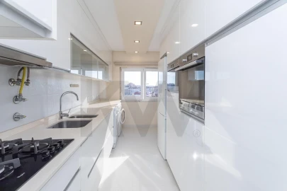 Apartamento T2 para Venda em Agualva e Mira-Sintra
