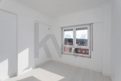 Apartamento T2 para Venda em Agualva e Mira-Sintra