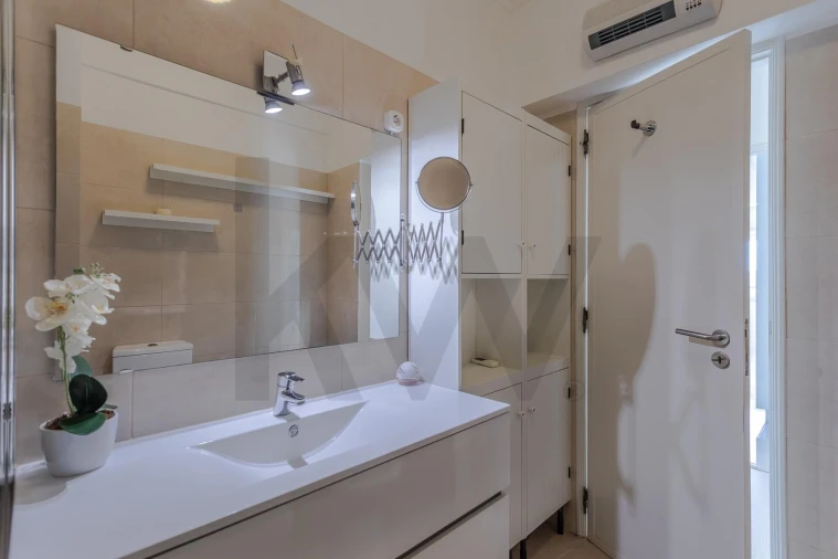 Apartamento T2 para Venda em Agualva e Mira-Sintra Foto 12