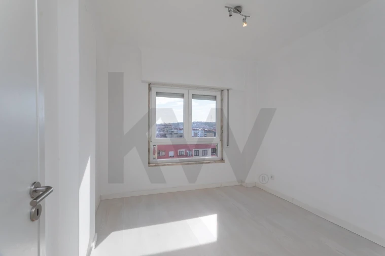 Apartamento T2 para Venda em Agualva e Mira-Sintra Foto 8