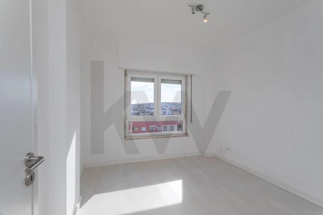 Apartamento T2 para Venda em Agualva e Mira-Sintra Foto 8