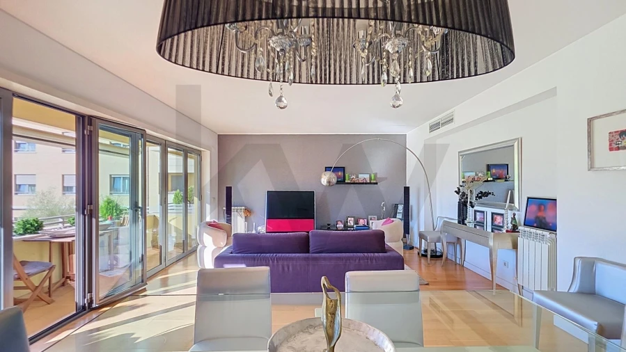 Apartamento T3 para Venda em São Domingos de Benfica Foto 4