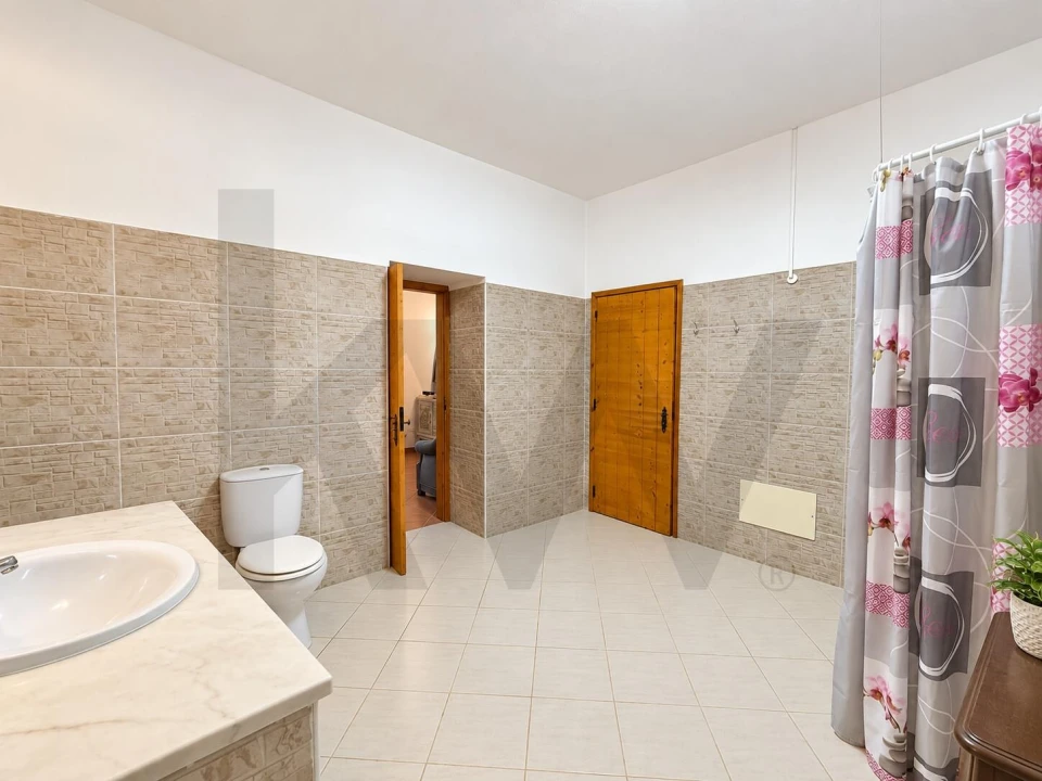 Moradia T3 para Venda em Quelfes Foto 18