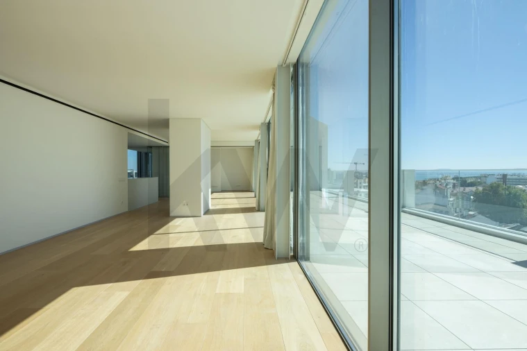 Apartamento T4 para Venda em Areeiro Foto 4