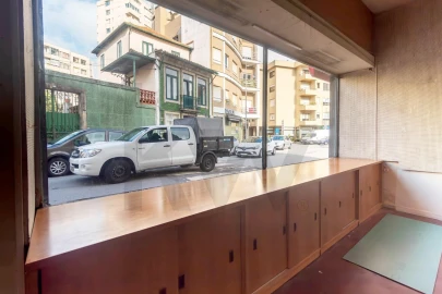 Loja para Arrendamento em Mafamude e Vilar do Paraíso