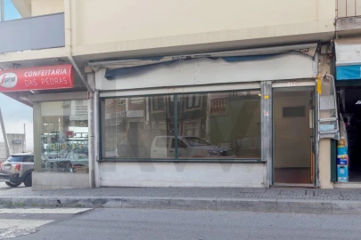Loja para Arrendamento em Mafamude e Vilar do Paraíso
