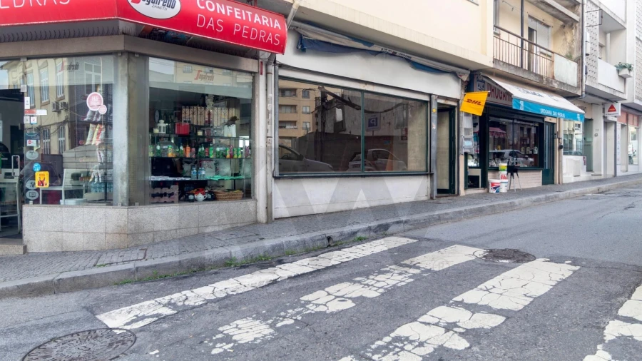 Loja para Arrendamento em Mafamude e Vilar do Paraíso