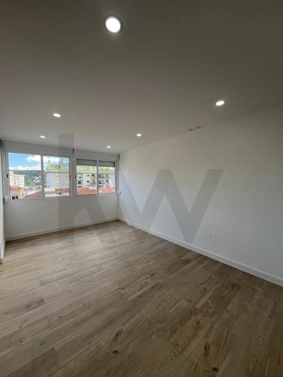 Apartamento T3 para Venda em Odivelas Foto 3