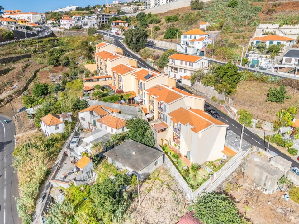 Apartamento T1 para Venda em Caniço Foto 24