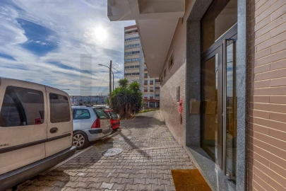 Apartamento T2 para Venda em Massamá e Monte Abraão