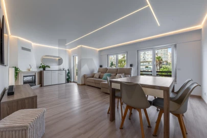 Apartamento T2 para Venda em Massamá e Monte Abraão