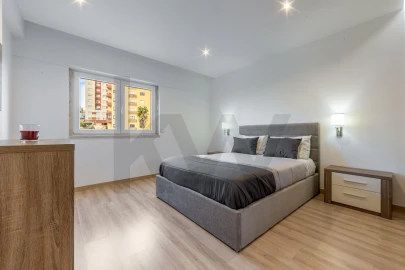 Apartamento T2 para Venda em Massamá e Monte Abraão