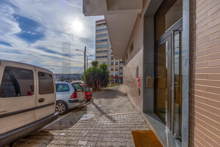 Apartamento T2 para Venda em Massamá e Monte Abraão Foto 15