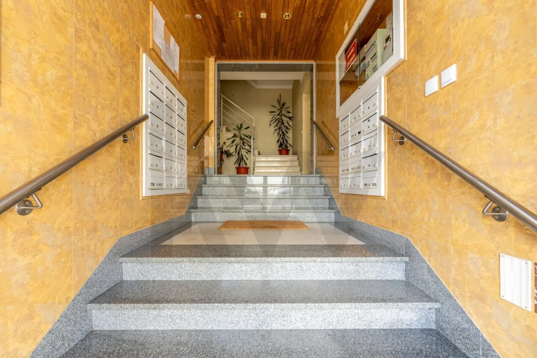Apartamento T2 para Venda em Massamá e Monte Abraão Foto 14