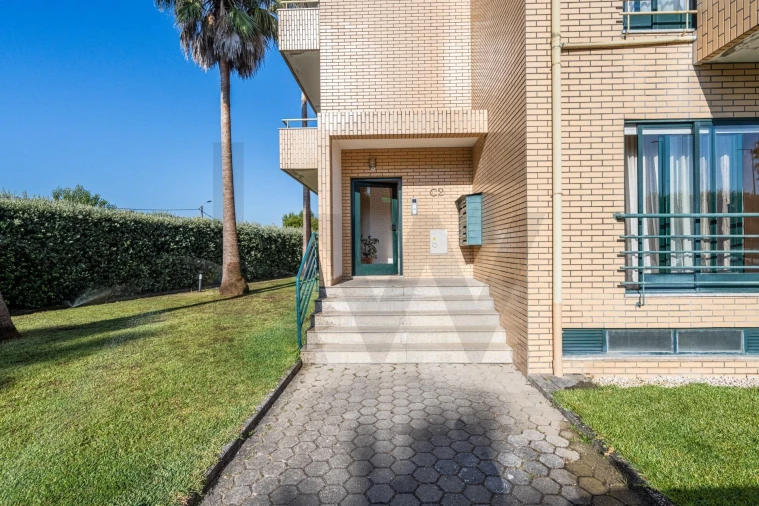 Apartamento T2 para Arrendamento em Madalena Foto 8