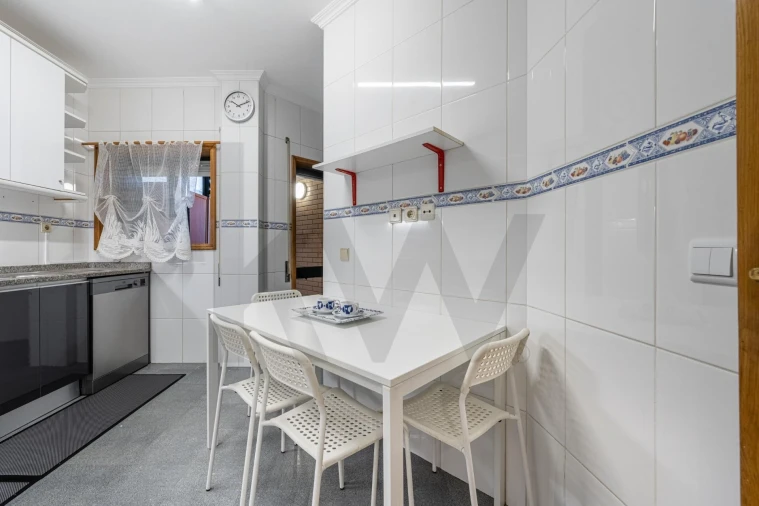 Apartamento T2 para Arrendamento em Madalena Foto 11