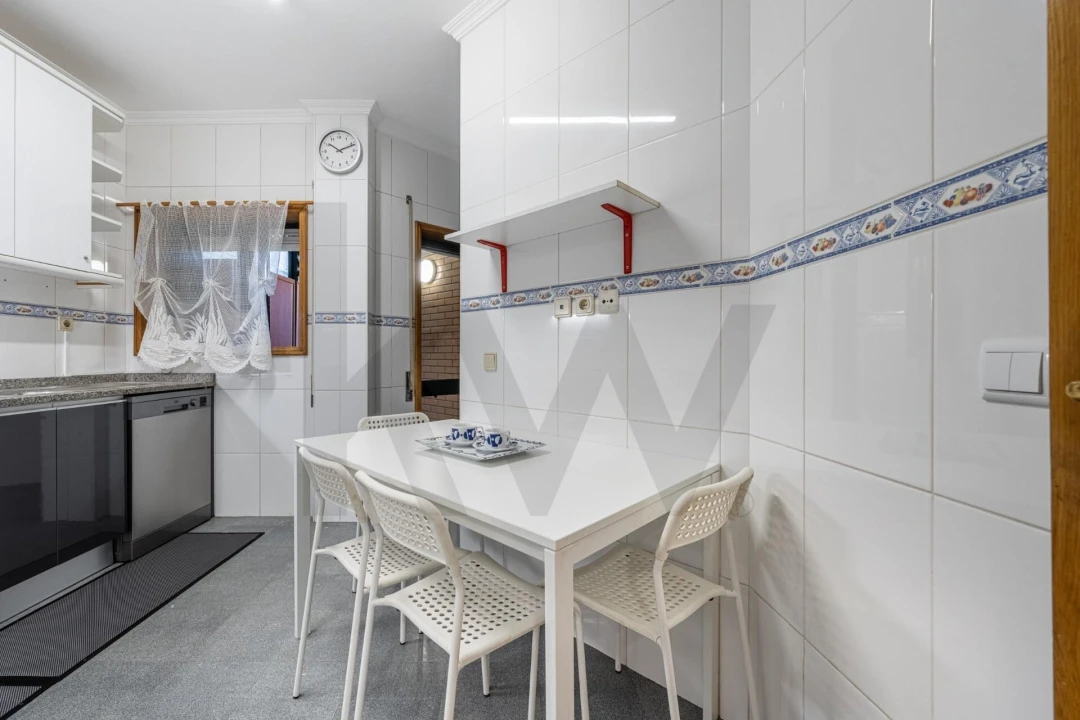 Apartamento T2 para Arrendamento em Madalena Foto 11