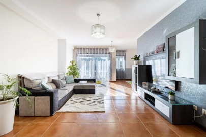 Apartamento T3 para Venda em Escapães
