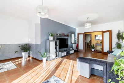 Apartamento T3 para Venda em Escapães