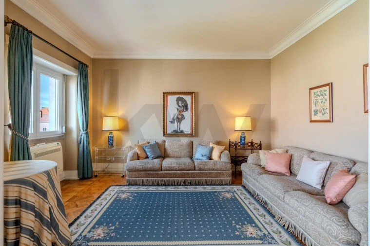 Apartamento T5 para Venda em Areeiro Foto 3