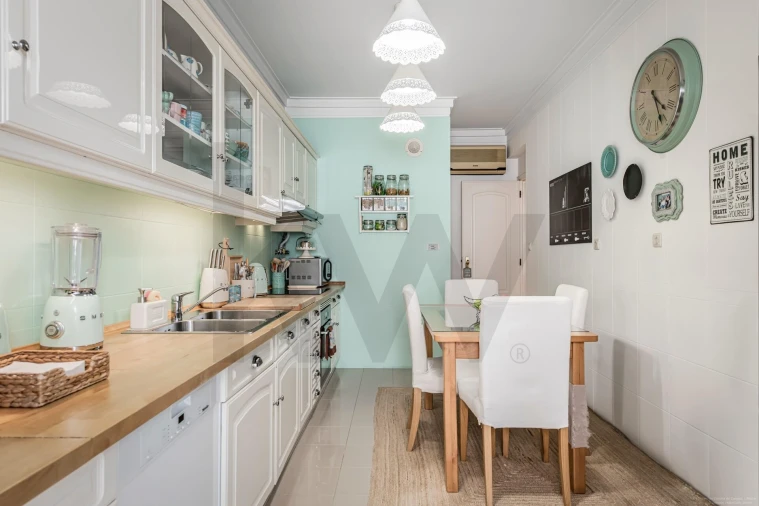 Apartamento T4 para Venda em Arroios Foto 9