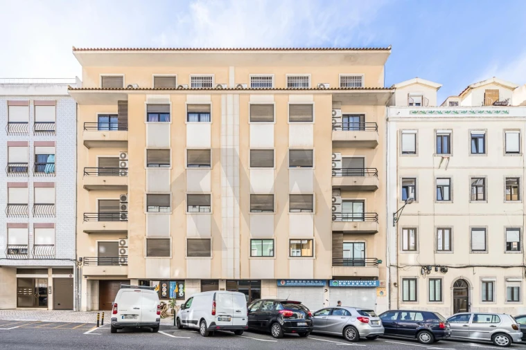 Apartamento T4 para Venda em Arroios Foto 2