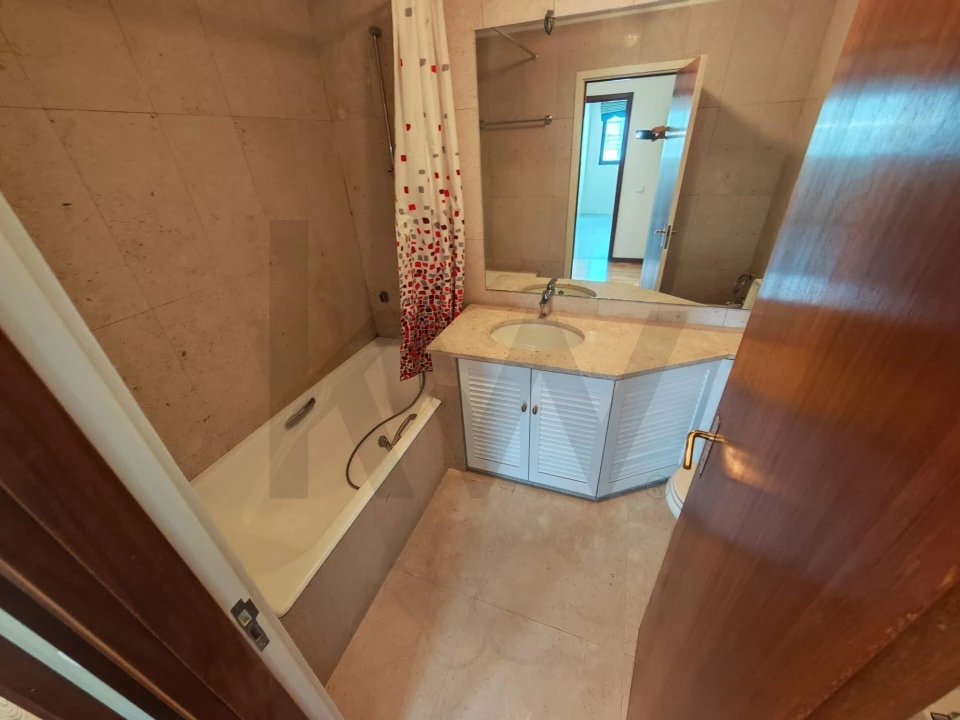 Apartamento T1 para Arrendamento em Lordelo do Ouro e Massarelos Foto 4