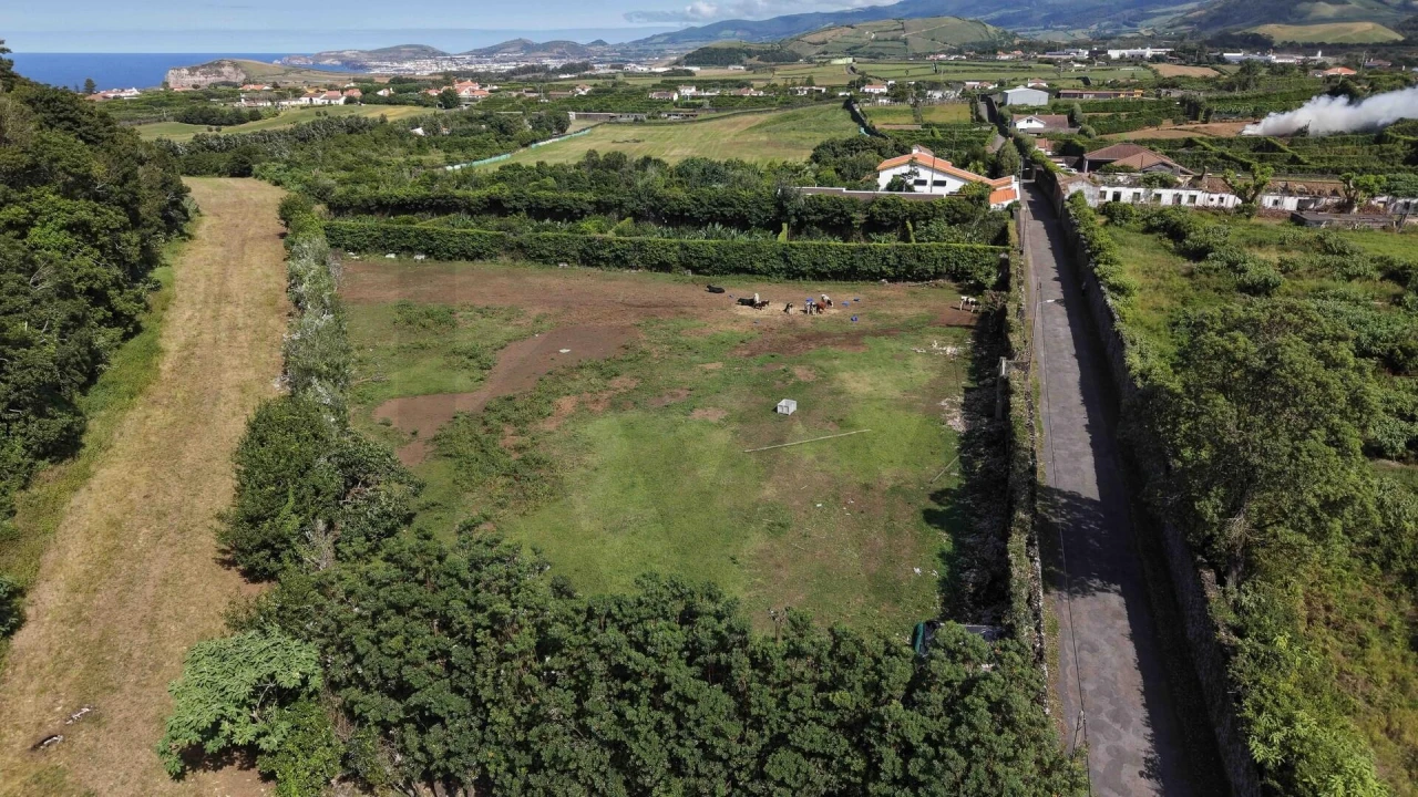 Terreno para Venda em Rabo de Peixe Foto 8