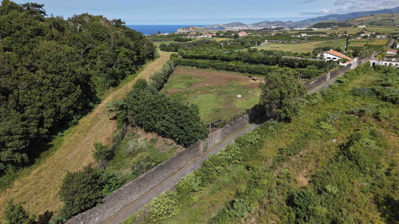 Terreno para Venda em Rabo de Peixe Foto 9