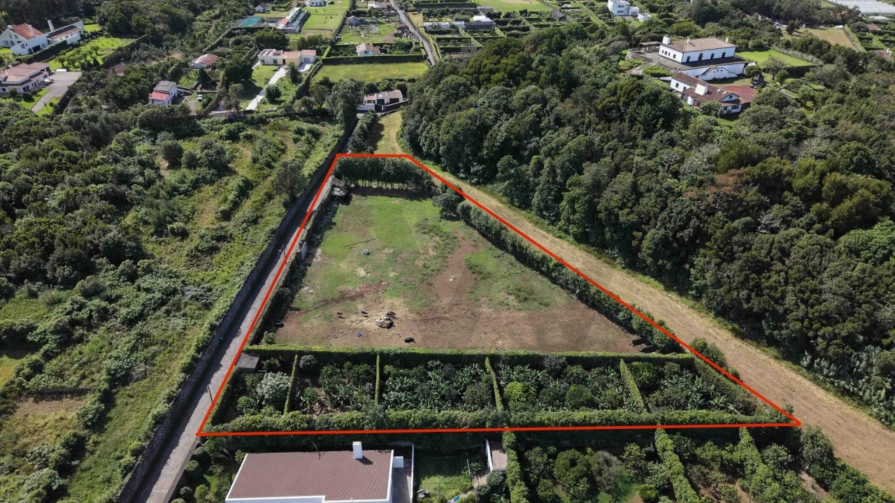 Terreno para Venda em Rabo de Peixe Foto 2