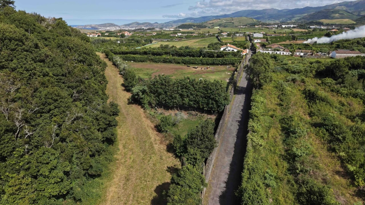 Terreno para Venda em Rabo de Peixe Foto 7