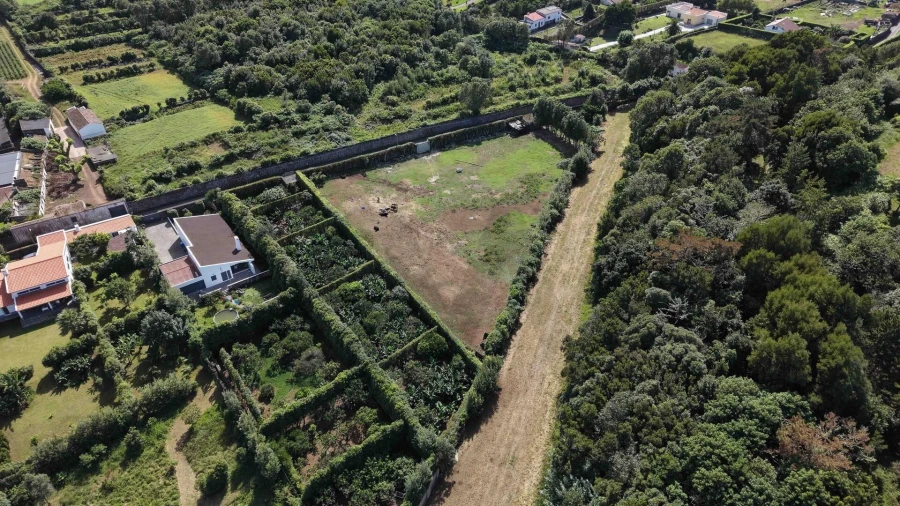 Terreno para Venda em Rabo de Peixe Foto 3