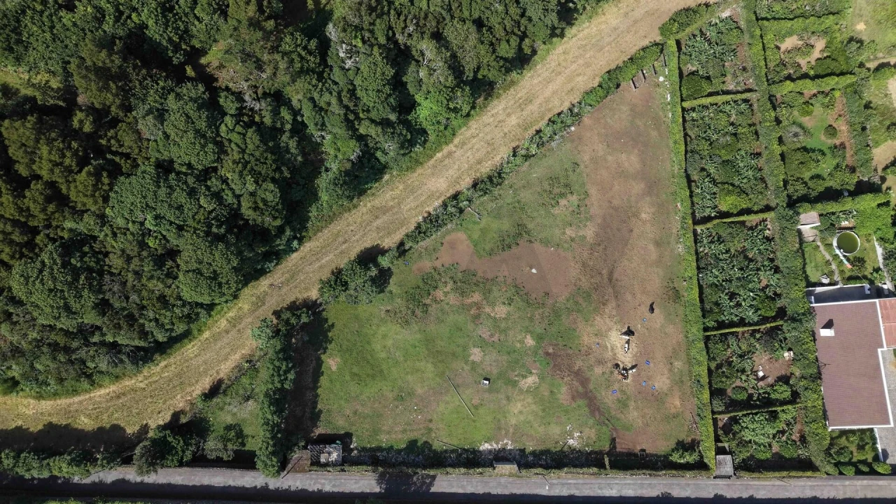 Terreno para Venda em Rabo de Peixe Foto 4