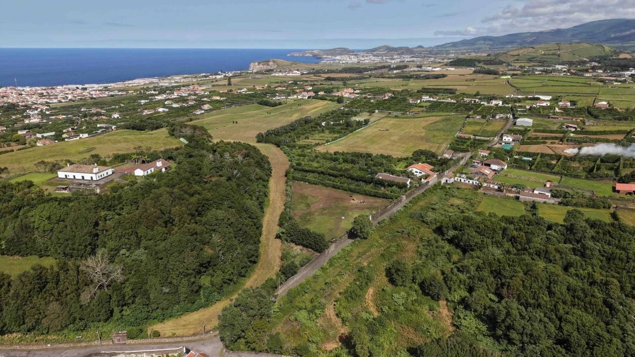 Terreno para Venda em Rabo de Peixe Foto 6