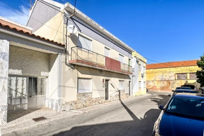 Moradia T8 para Venda em São João Baptista