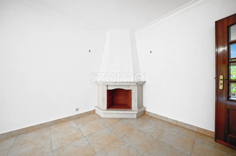 Apartamento T2 para Venda em São Domingos de Rana Foto 3