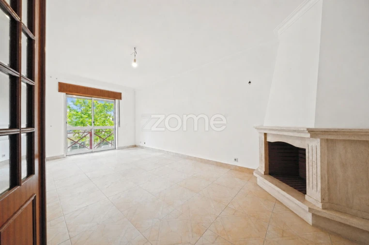 Apartamento T2 para Venda em São Domingos de Rana Foto 4