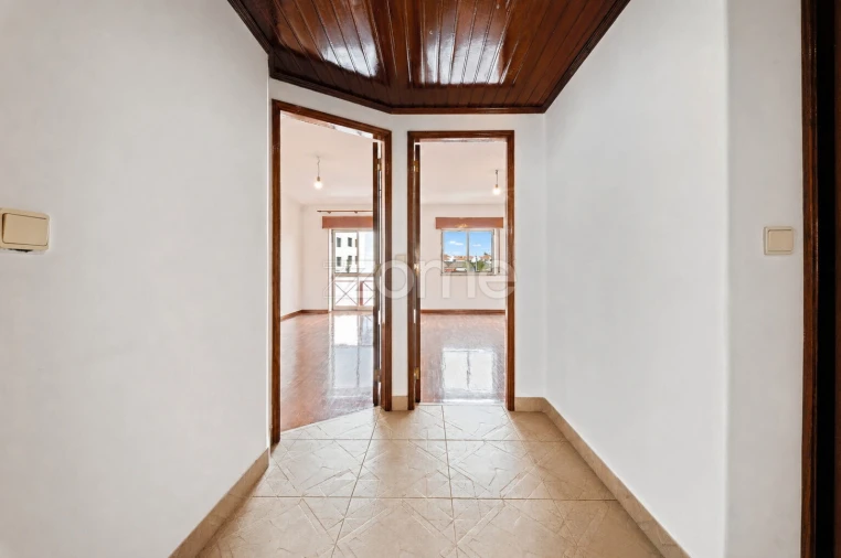 Apartamento T2 para Venda em São Domingos de Rana Foto 16