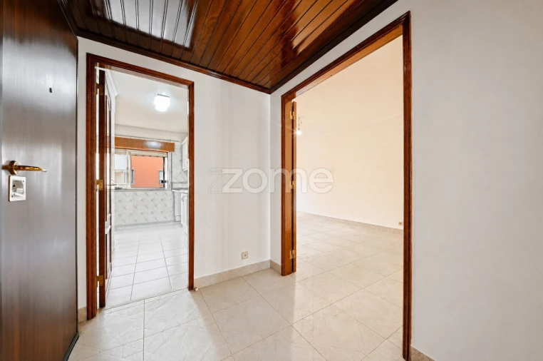 Apartamento T2 para Venda em São Domingos de Rana Foto 6