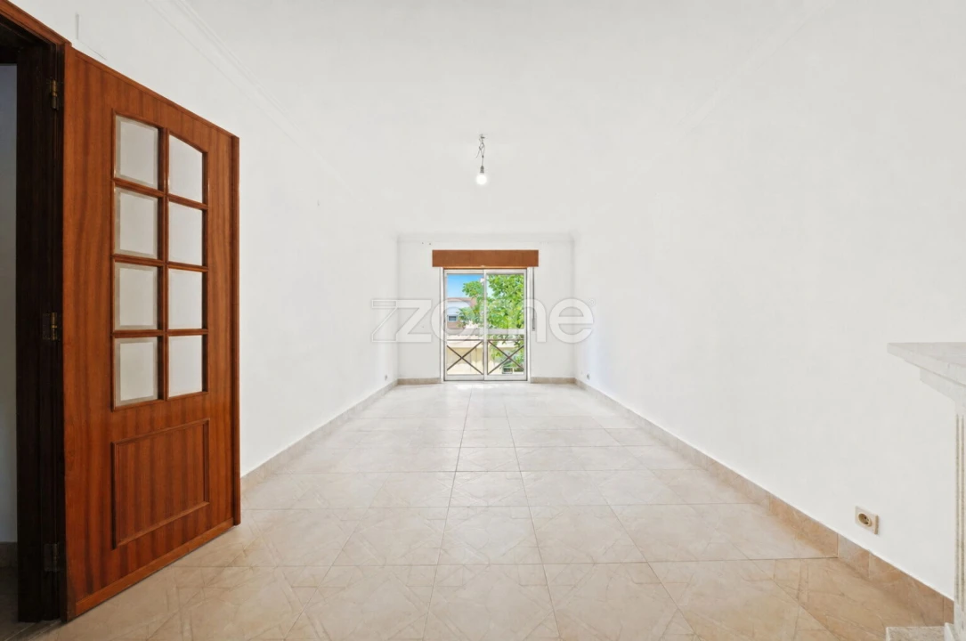 Apartamento T2 para Venda em São Domingos de Rana Foto 1