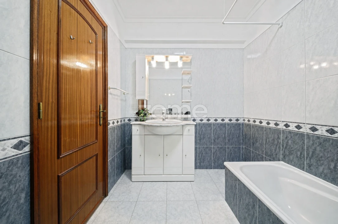Apartamento T2 para Venda em São Domingos de Rana Foto 14