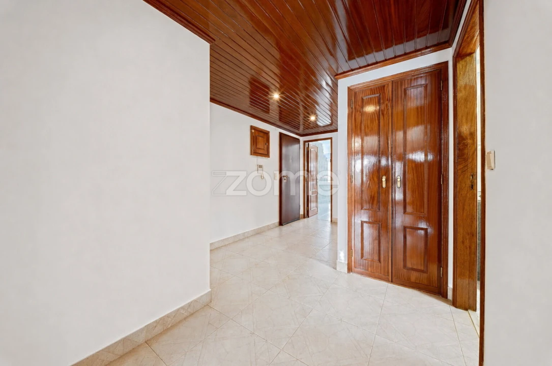 Apartamento T2 para Venda em São Domingos de Rana Foto 11