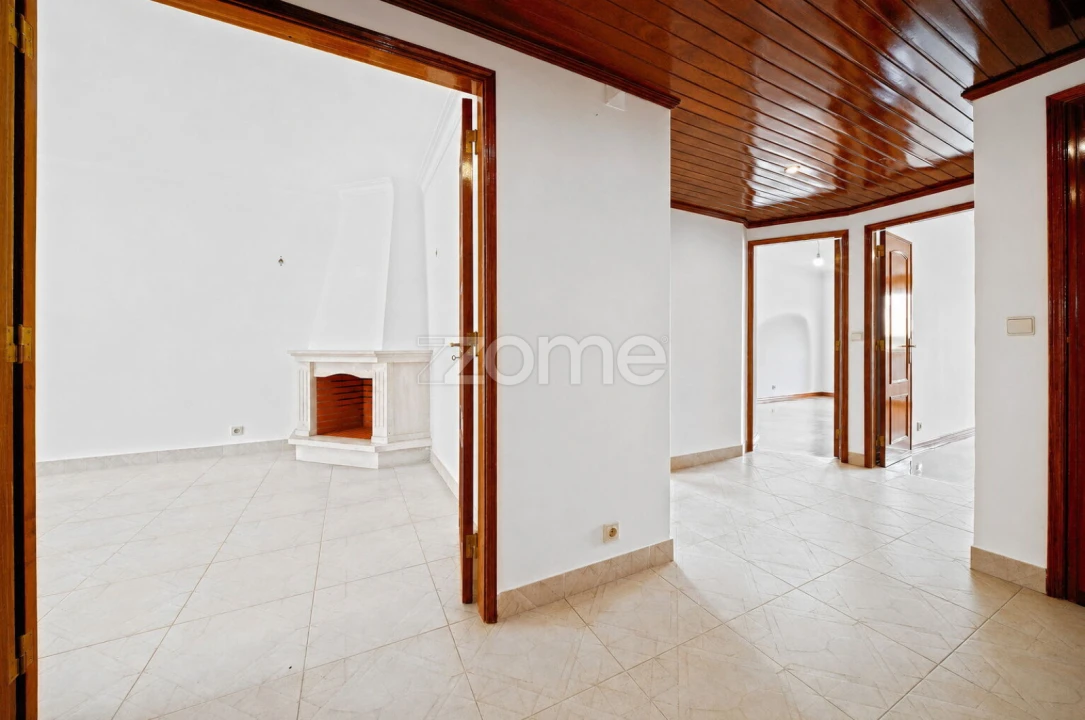 Apartamento T2 para Venda em São Domingos de Rana Foto 5
