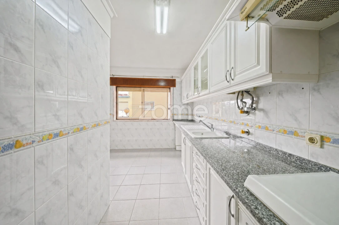 Apartamento T2 para Venda em São Domingos de Rana Foto 7