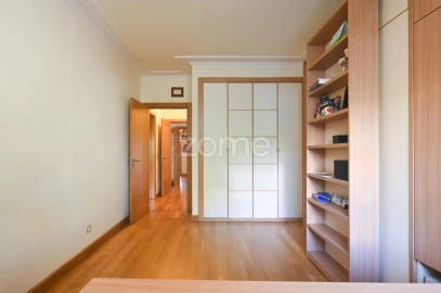 Apartamento T4 para Venda em Póvoa de Santa Iria e Forte da Casa