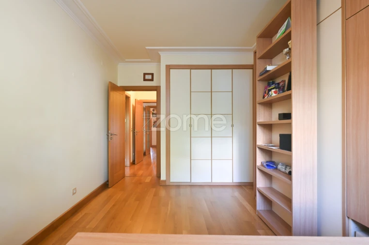 Apartamento T4 para Venda em Póvoa de Santa Iria e Forte da Casa Foto 17