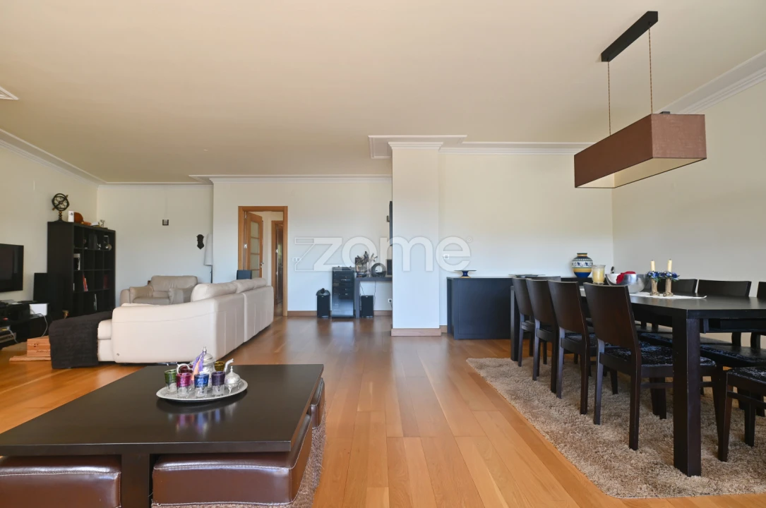 Apartamento T4 para Venda em Póvoa de Santa Iria e Forte da Casa Foto 6
