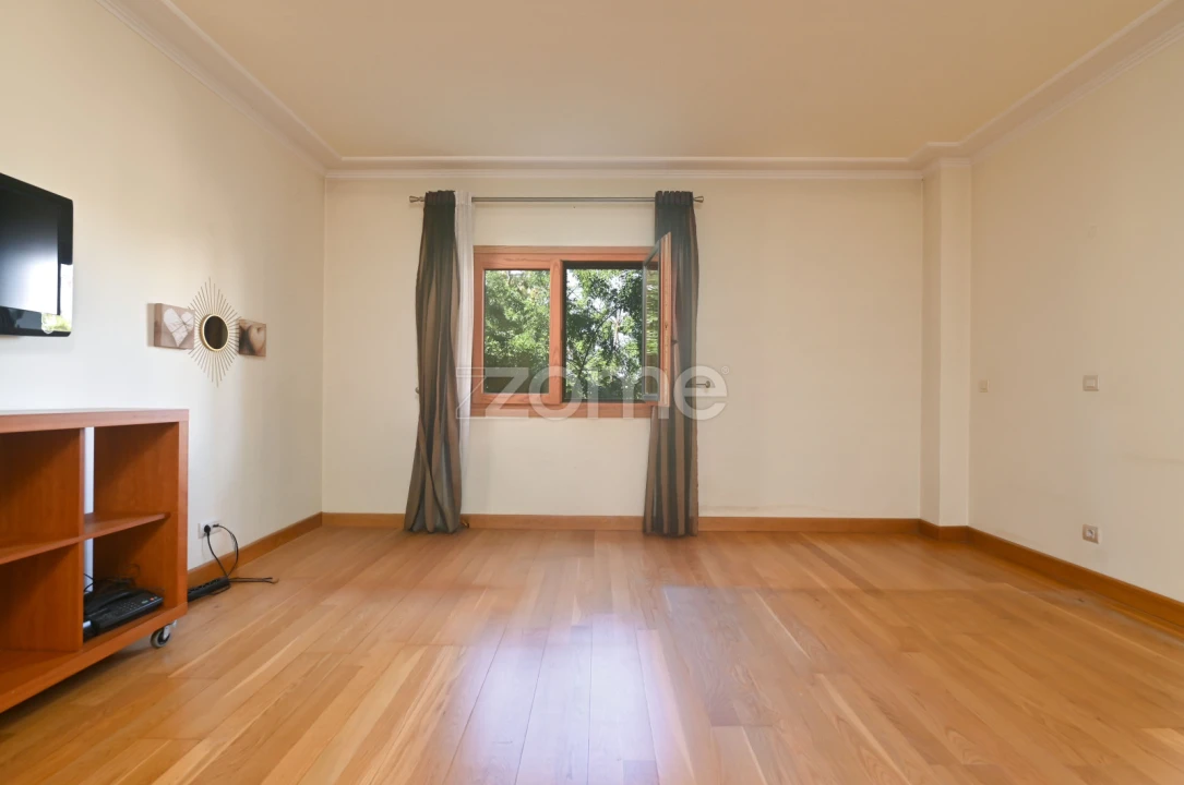 Apartamento T4 para Venda em Póvoa de Santa Iria e Forte da Casa Foto 12