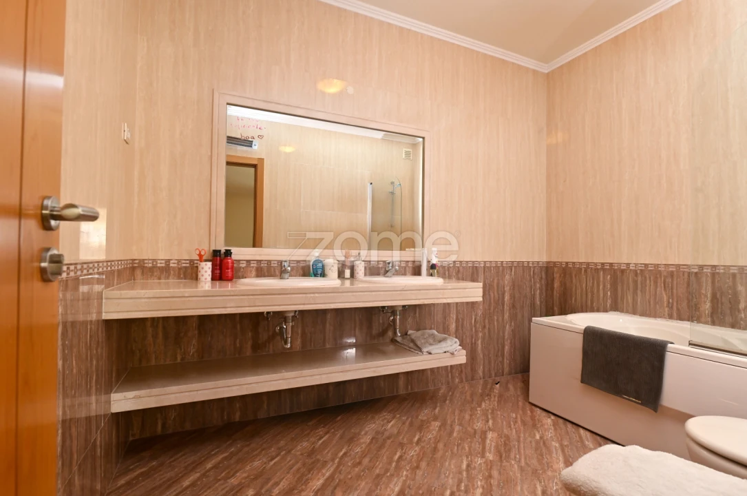 Apartamento T4 para Venda em Póvoa de Santa Iria e Forte da Casa Foto 24