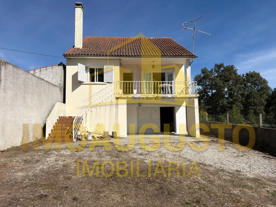 Moradia T4 para Venda em Pega Foto 1